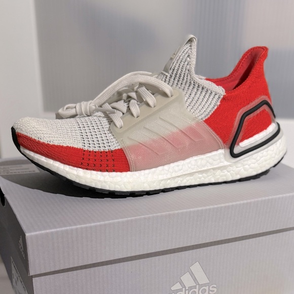 NEW IN BOX Ultraboost Men’s 8 / Women’s 9.5 - Picture 1 of 4